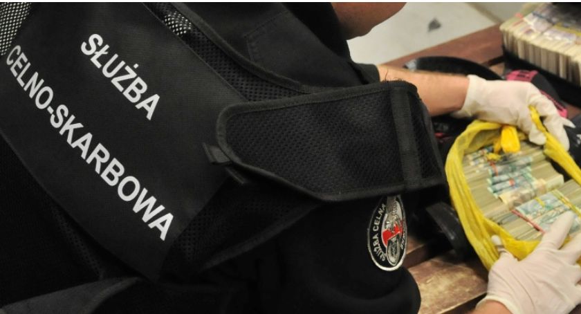Nie zgłosił przewozu gotówki 