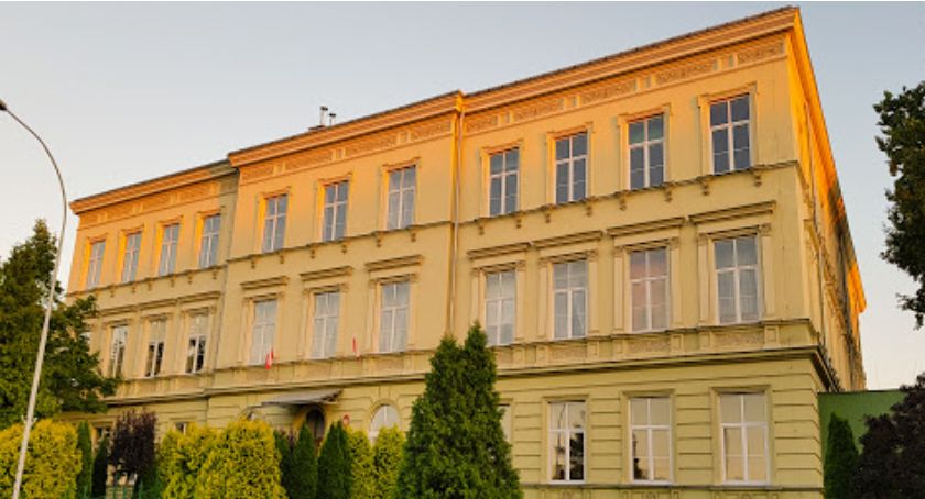  Starosta przyznał stypendia za wyniki w nauce i wybitne osiągnięcia    