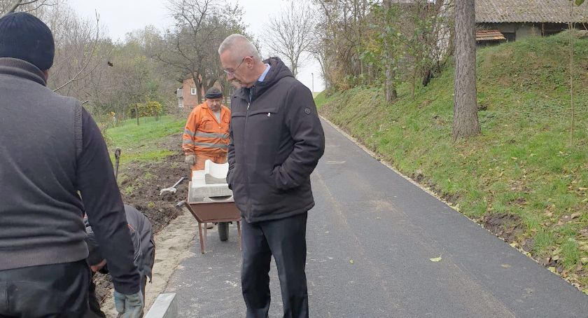 Przebudowa  drogi gminnej obok remizy OSP w Rokietnicy