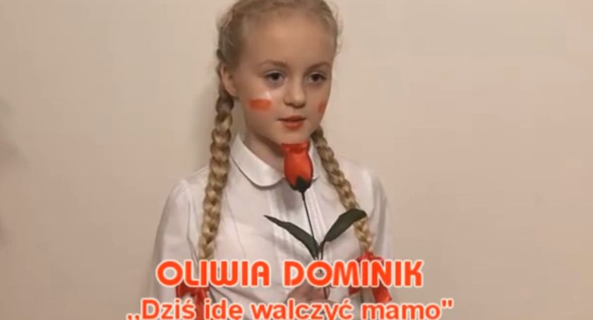 Mali i młodzi mieszkańcy gminy Rokietnica zaśpiewali ojczyźnie 