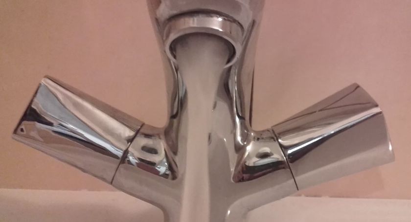Woda z wodociągu Roźwienica niezdatna do spożycia nawet po przegotowaniu 