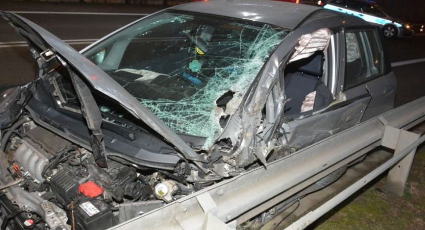 Wypadek w Tuczempach. Samochód osobowy uderzył w ciężarówkę