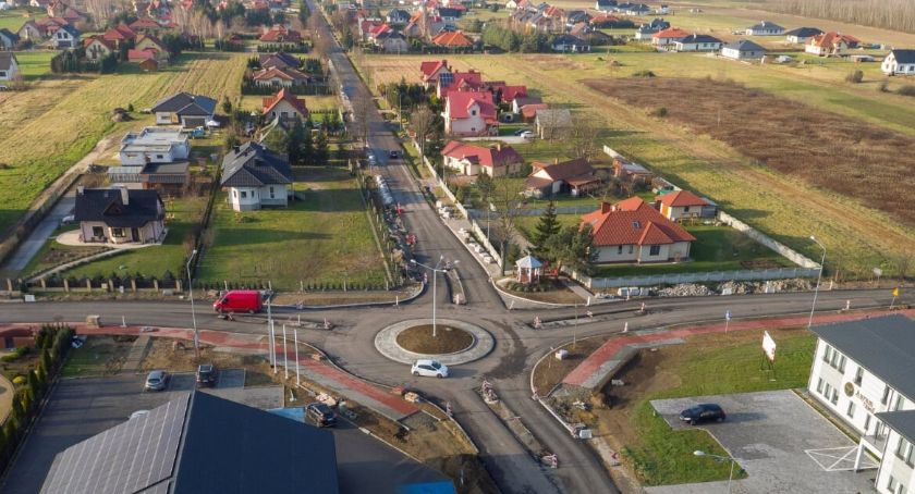 Zobaczcie, jak wygląda rondo i nowe centrum w Wiązownicy - zdjęcia z drona