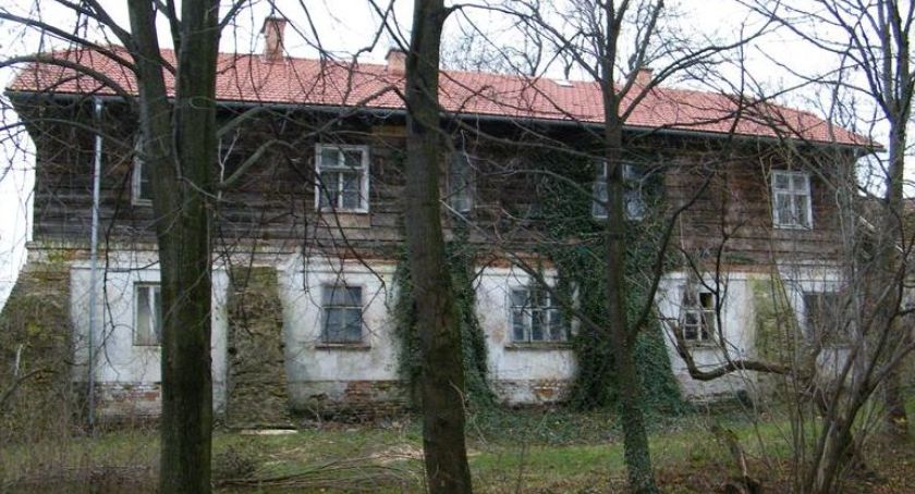 Nowy dach na dworze w Pruchniku 