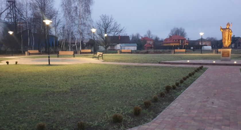 Skwer Jana Pawła II w Rokietnicy jest już gotowy 