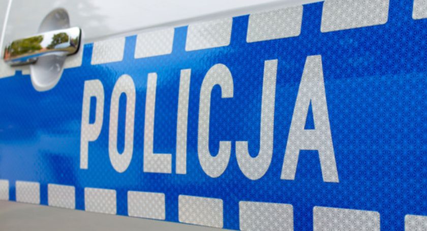 Pijany mężczyzna ugrzązł w polu ornym. Uratowali go policjanci 