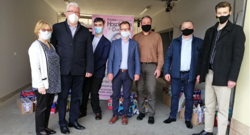 Finał akcji wsparcia dla podkarpackiego Hospicjum dla Dzieci w Rzeszowie. Jednym z organizatorów był Tomasz Kulesza