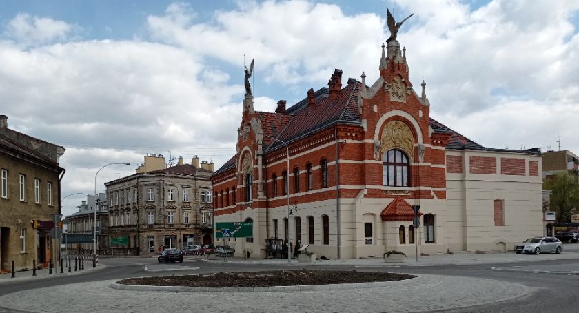 Ronda jeszcze nieprzejezdne, ale mają już patronów. Rada była jednomyślna  