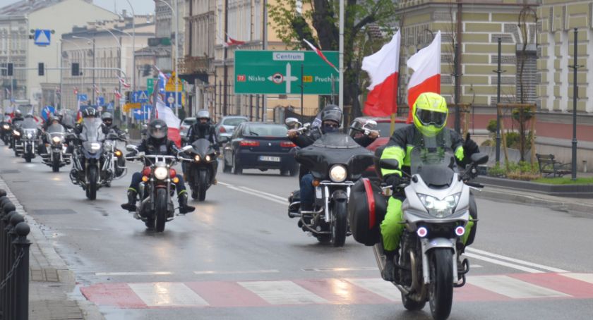 Jarosławscy motocykliści uczcili Święto Flagi