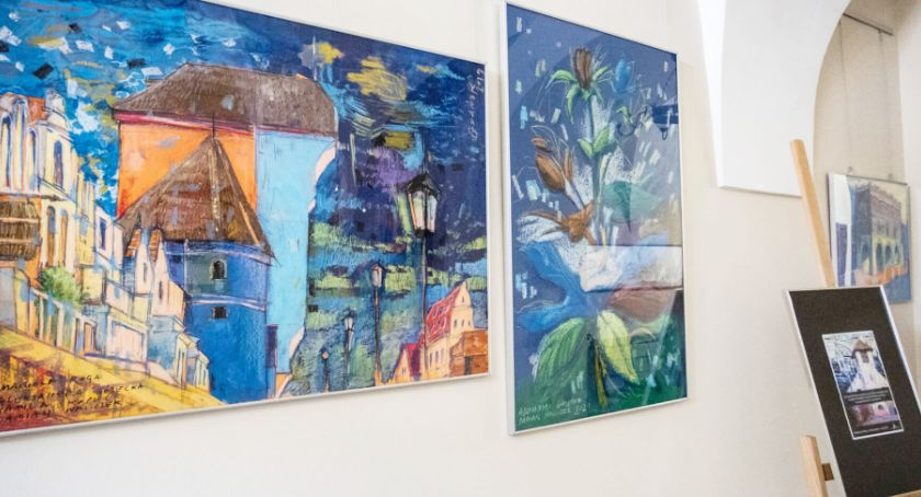 Pastel i druk – wystawa w Małej Galerii w Holu u Attavantich