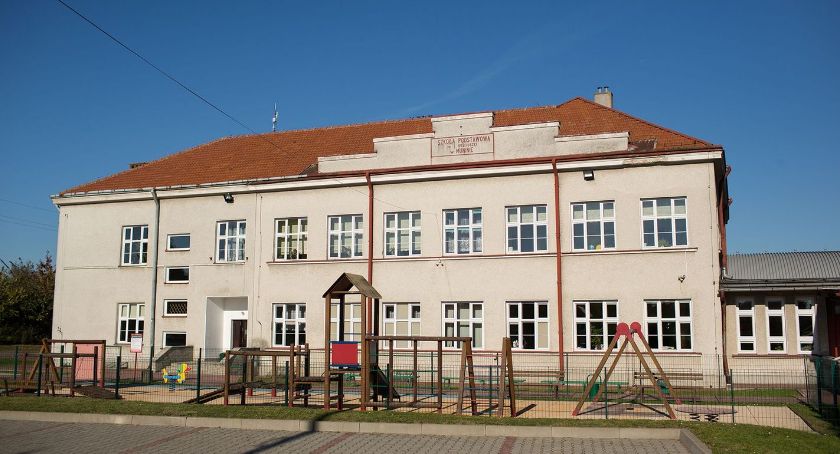 Alarm bombowy zakłócił egzamin ósmoklasisty w Muninie i Jarosławiu 