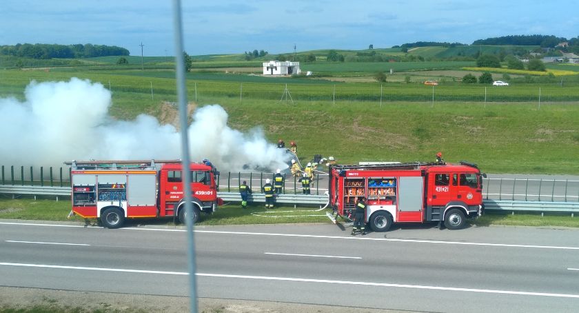Na autostradzie zapalił się samochód