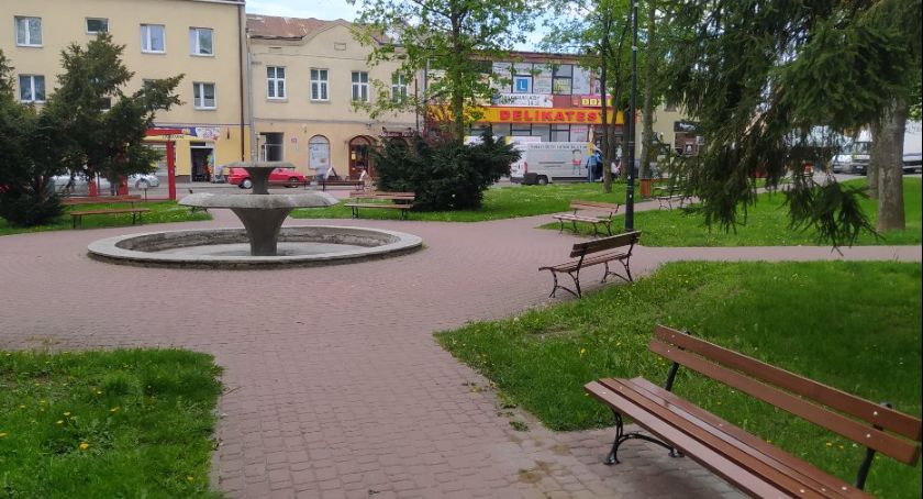  Nowe ławki na Rynku 