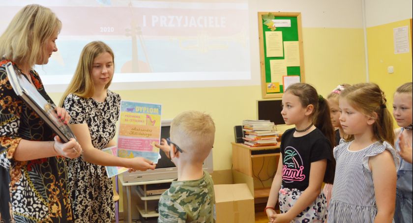 Pasowanie na czytelnika w Szkole Podstawowej w Wiązownicy (ZDJĘCIA) 