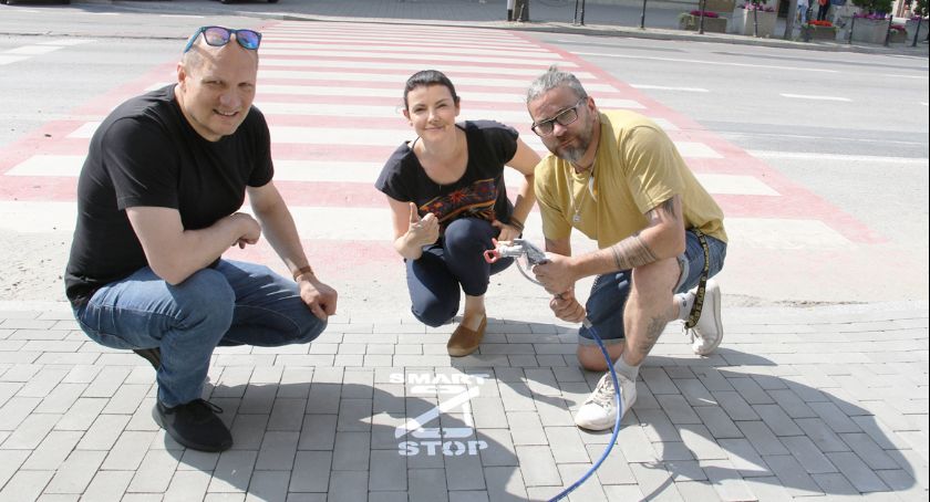 Malowali symbole „Smart Stop”