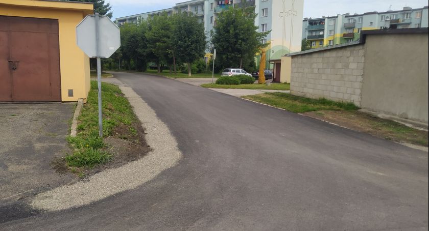 Koniec remontu drogi do garaży 