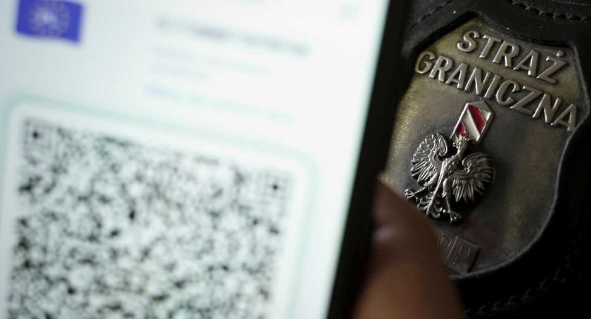 Fałszywe certyfikaty COVID na granicy 