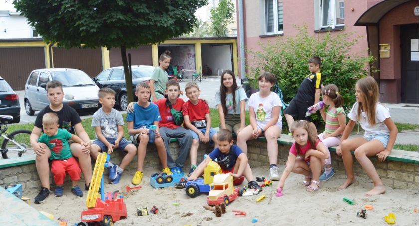 Wojna osiedlowa: emeryci kontra dzieci