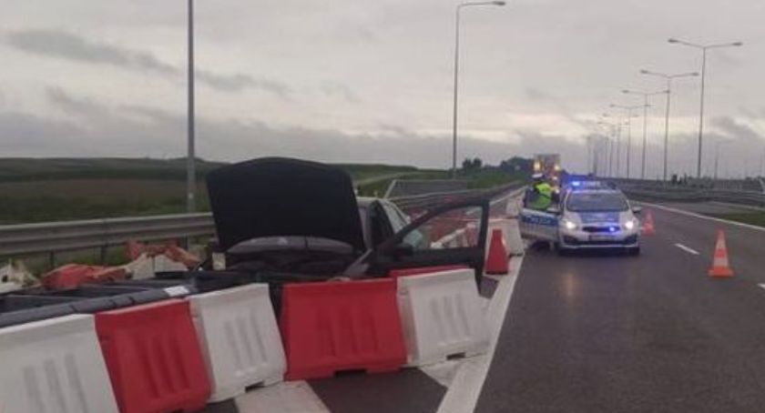 Uderzył w barierę energochłonną na autostradzie A4