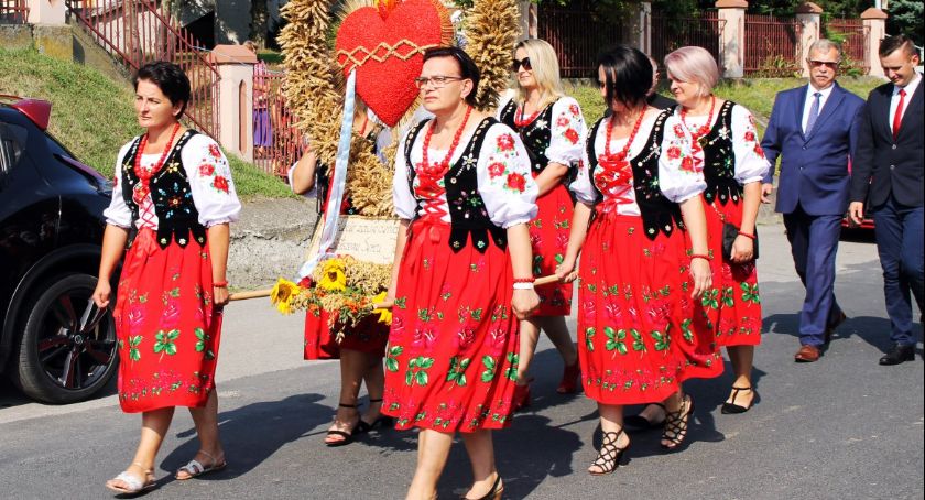 Dożynki wiejskie i festyn „Szczepimy się  z KGW” w Dobkowicach