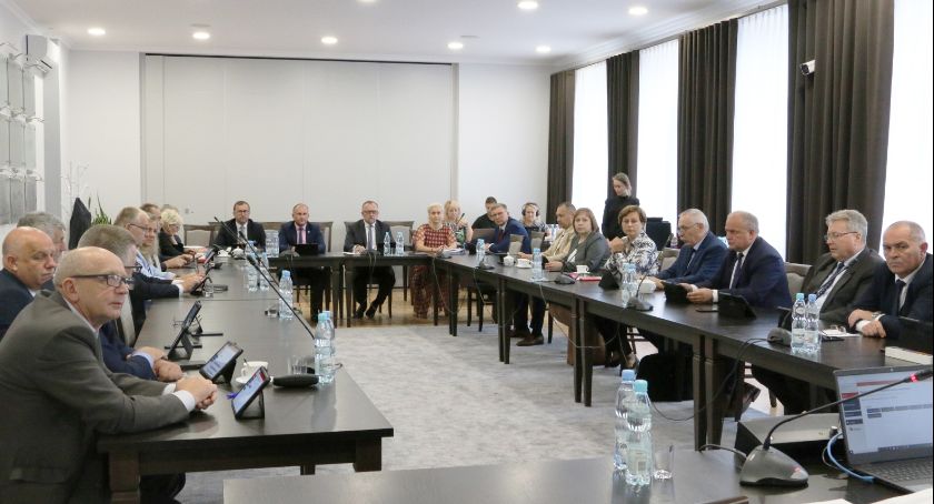 Rada Powiatu Jarosławskiego broni krzyża w Sejmie