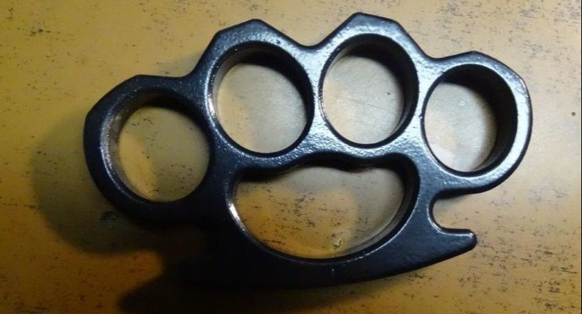 Broń i kastety w autokarach