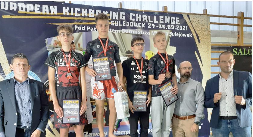 Zawodnicy KSW Sokół na podium 