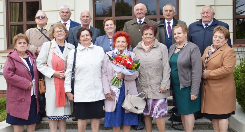 Absolwenci szkoły w Łowcach spotkali się po 58 latach 