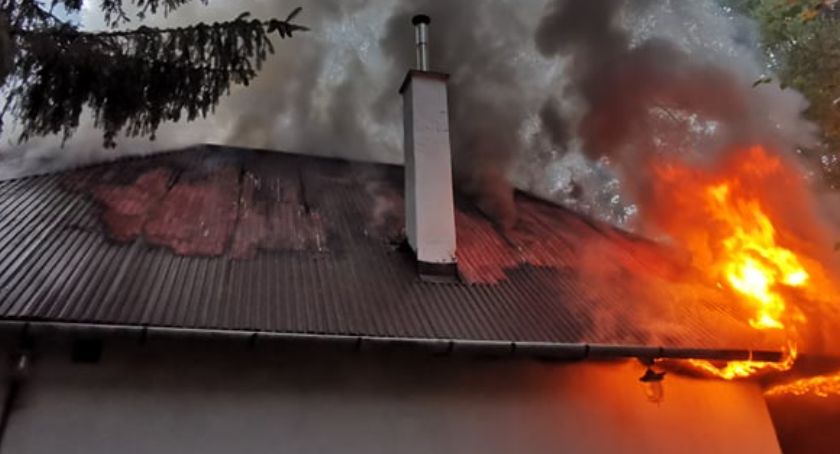 Pożar domku w Radawie (ZDJĘCIA, WIDEO)