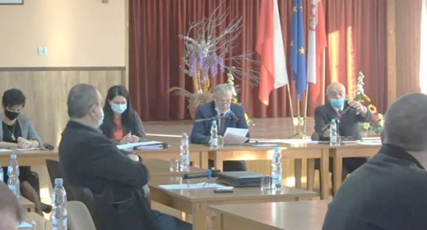 Wyższe podatki od nieruchomości w gminie Chłopice. Radni debatowali też o odpadach i remontach dróg 