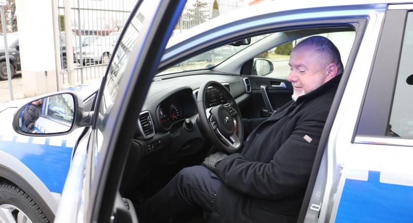 Nowe samochody policji dzięki wsparciu samorządów