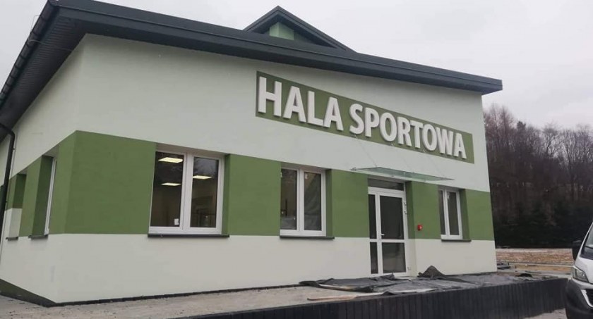 Budowa hali sportowej na finiszu