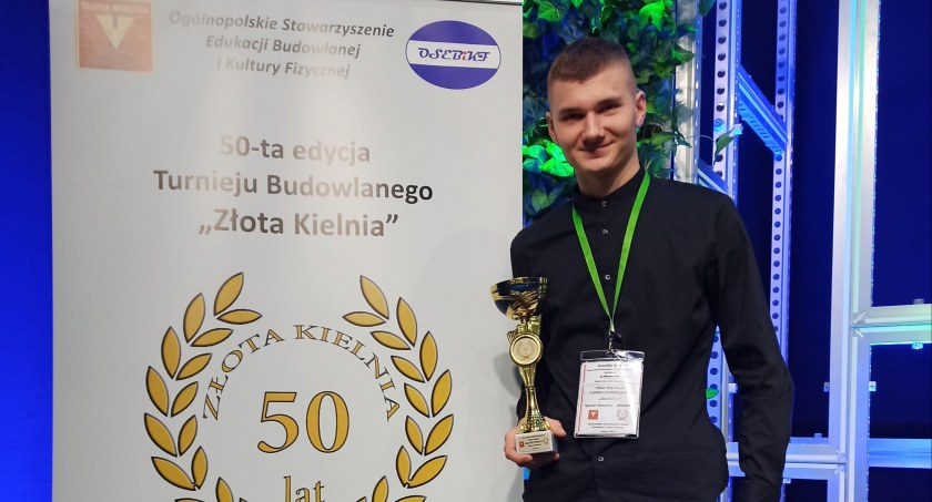 Kamil Masełko z jarosławskiej budowlanki najlepszym młodym murarzem w Polsce