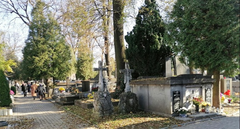 Park i cmentarz zamknięte z powodu wichury do odwołania 