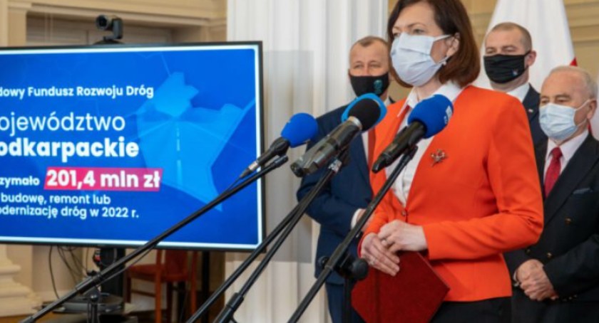 Sprawdź, które gminy z powiatu jarosławskiego i przeworskiego otrzymały dofinansowanie z Rządowego Funduszu Rozwoju Dróg