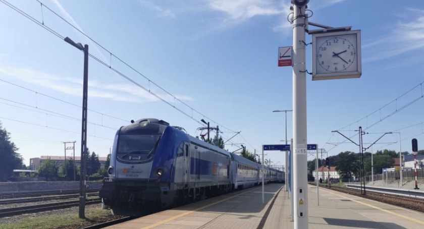 Ogromne opóźnienia pociągów spowodowane awarią. – Rozważmy rezygnację z podróży – apeluje PKP Intercity 