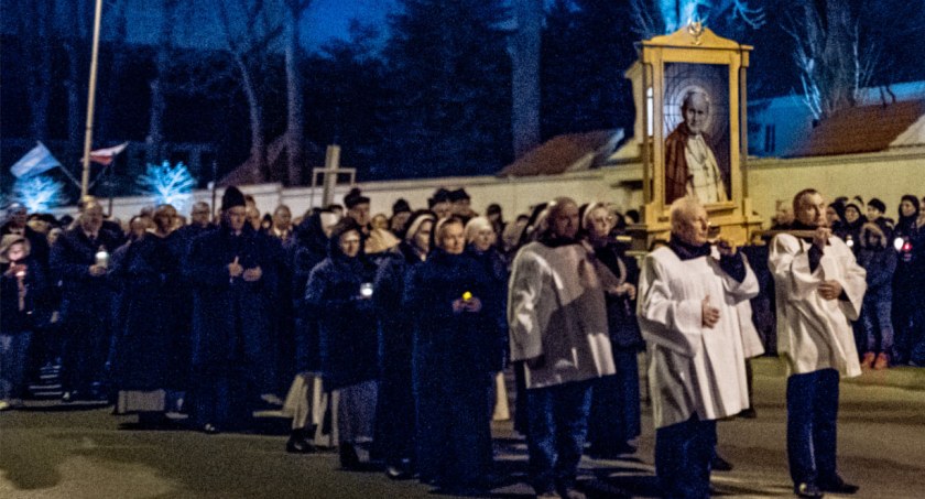 Marsz Światła przejdzie w sobotę ulicami miasta w rocznicę śmierci św. Jana Pawła II 