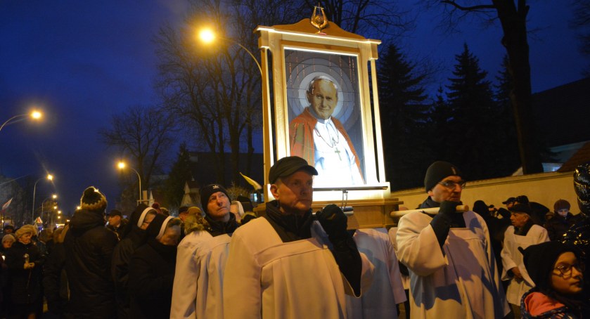 Ulicami miasta przeszedł Marsz Światła w rocznicę śmierci św. Jana Pawła II