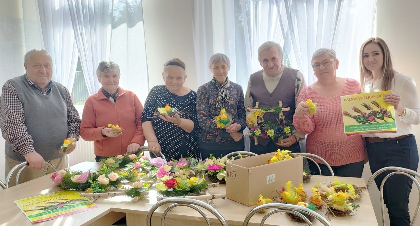 Przygotowują się do świąt i pomagają potrzebującym