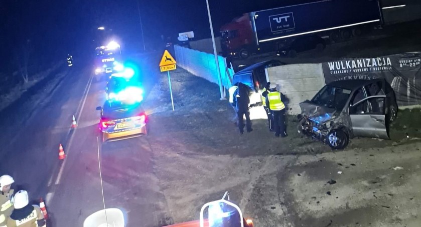 Doszło do zderzenia pojazdów w Manasterzu. Kierowcy trafili do szpitala