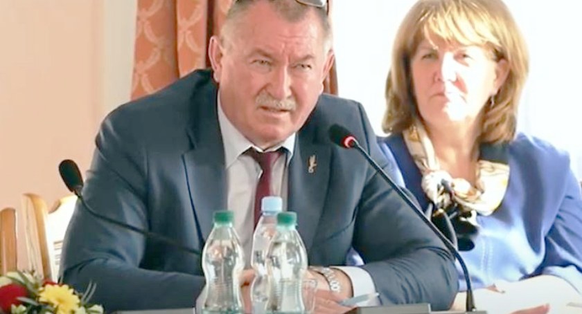 Wiceburmistrz: w pracy straciłem przytomność. Radni martwili się o przepracowanie urzędników   