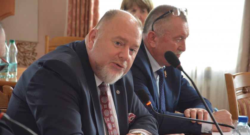 Burmistrz ma prywatną radę miasta?  O rozmowach w klubie Pana Burmistrza Waldemara Palucha 
