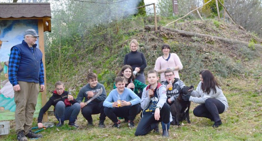 Prace porządkowe na Okopie w Tuligłowach. Młodzież sprzątała XVII-wieczne wały obronne 
