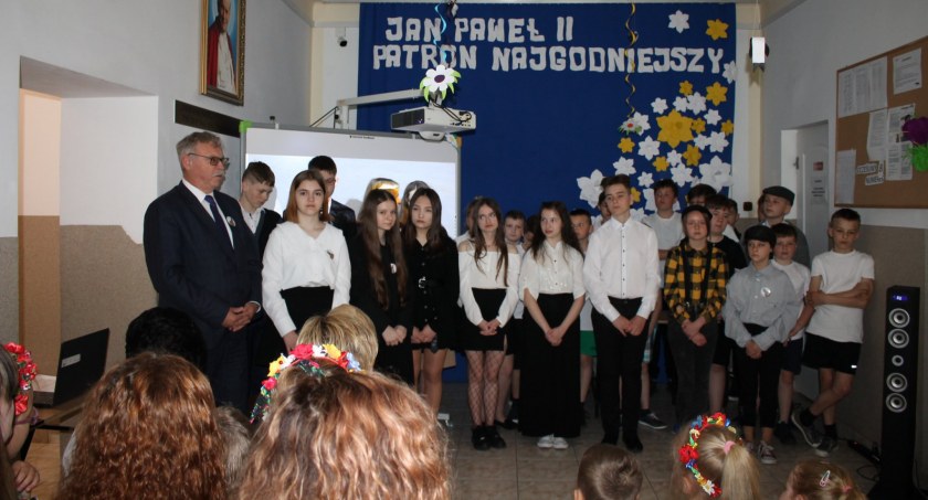 Święto szkoły im. Jana Pawła II w Dobkowicach 
