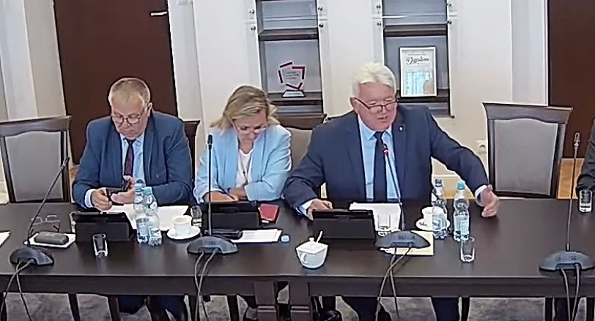 Radny Tomasz Kulesza apeluje o brak politycznych podziałów w samorządzie