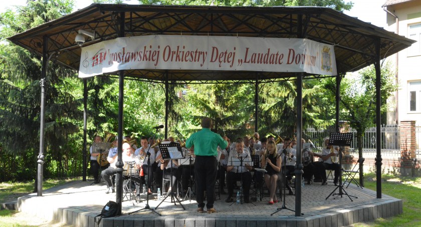 Od 75 lat umilają nam czas