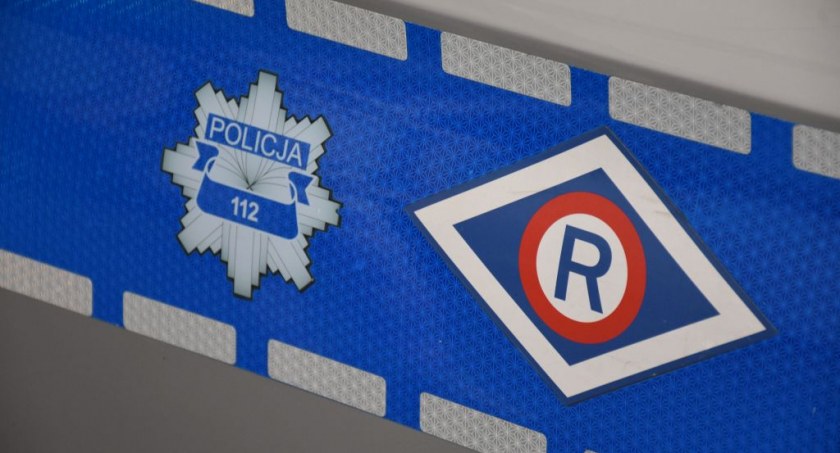 Przewrócił się motocyklem na jezdni