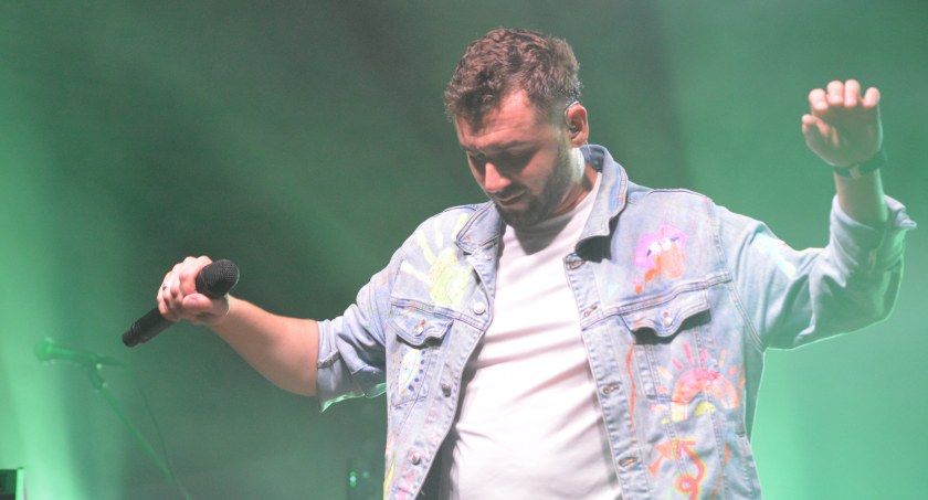 Koncert Kamila Bednarka podczas Zlotu Motocyklowego w Radawie ściągnął tłumy 