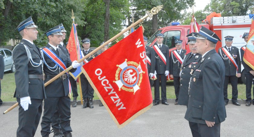 OSP Łowce po 112 latach ma swój sztandar