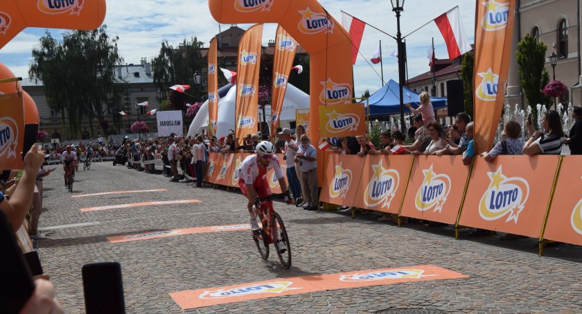 Jarosław gorąco przywitał kolarzy. Tour de Pologne przejechał przez powiat jarosławski (ZDJĘCIA, WIDEO)